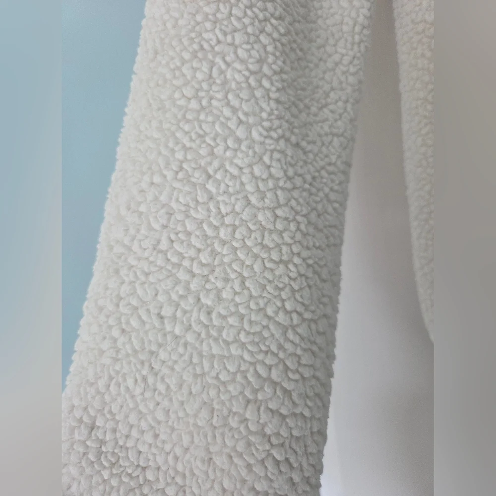 Uniqlo Women's Cream Fleece Jacket - Picture 2 of 8